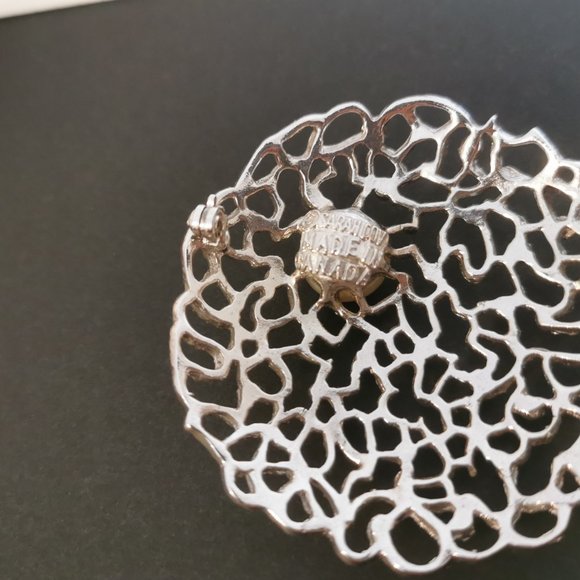Large Vintage Sarah Coventry Sliver Domed Brooch Pin with Faux Pearl (BS-SC) - Picture 3 of 6